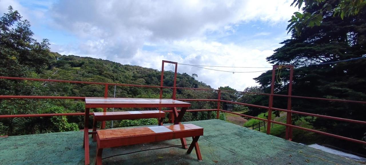 Monteverde Monkey Hostel Экстерьер фото