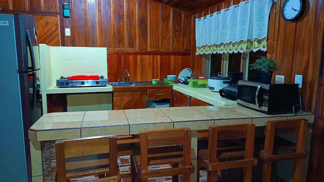 Monteverde Monkey Hostel Экстерьер фото